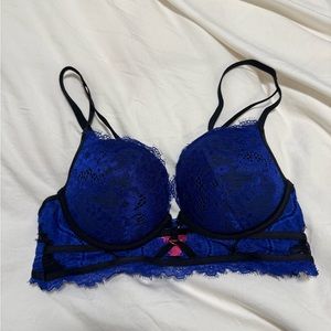 La Senza Beyond Sexy Classic Plunge Bra - Size 32C